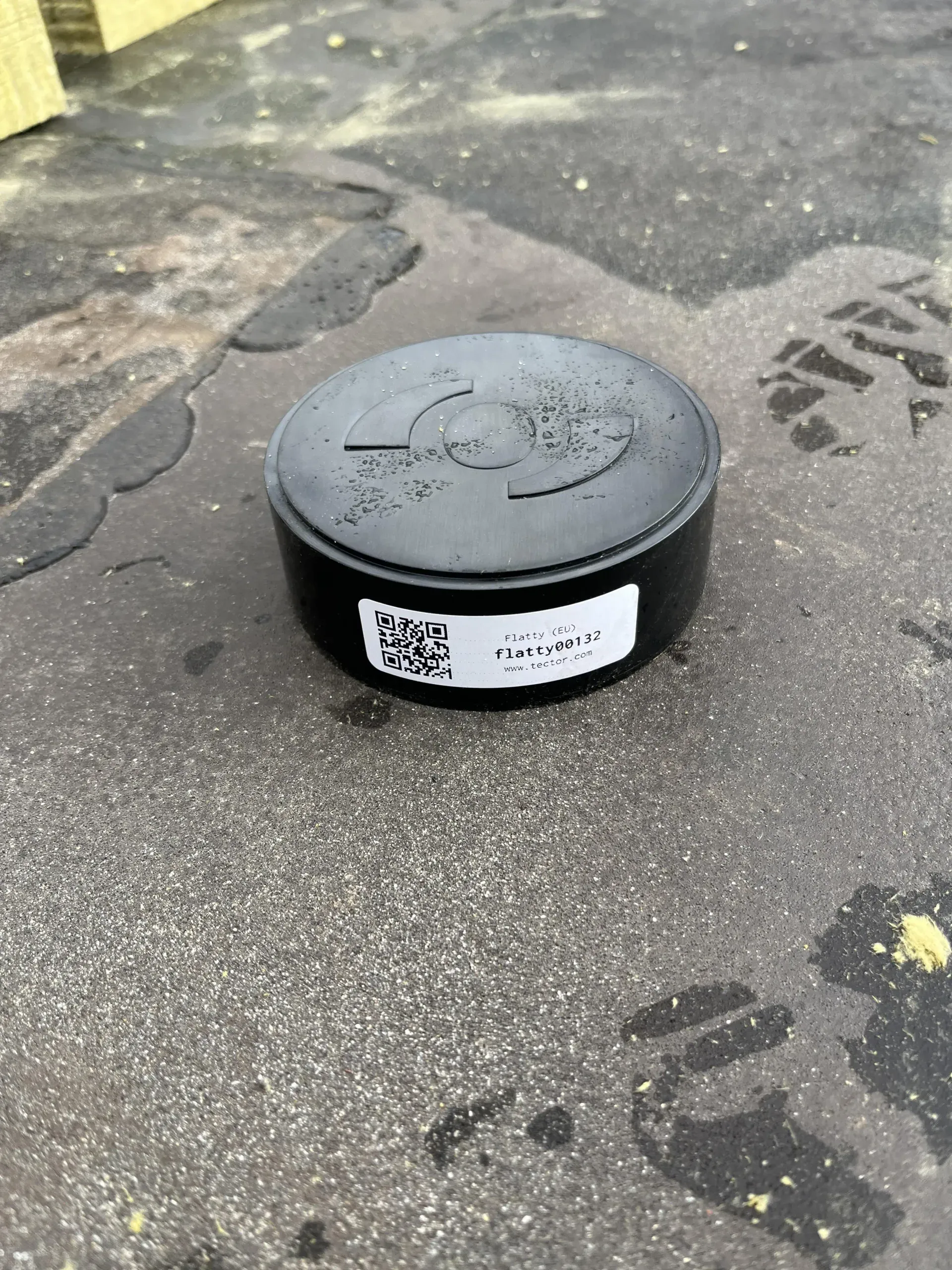 Tector wireless moisture sensor for flat roofs